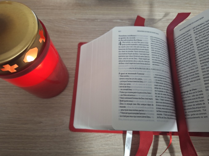 Le communautarisme dans l'Église catholique
